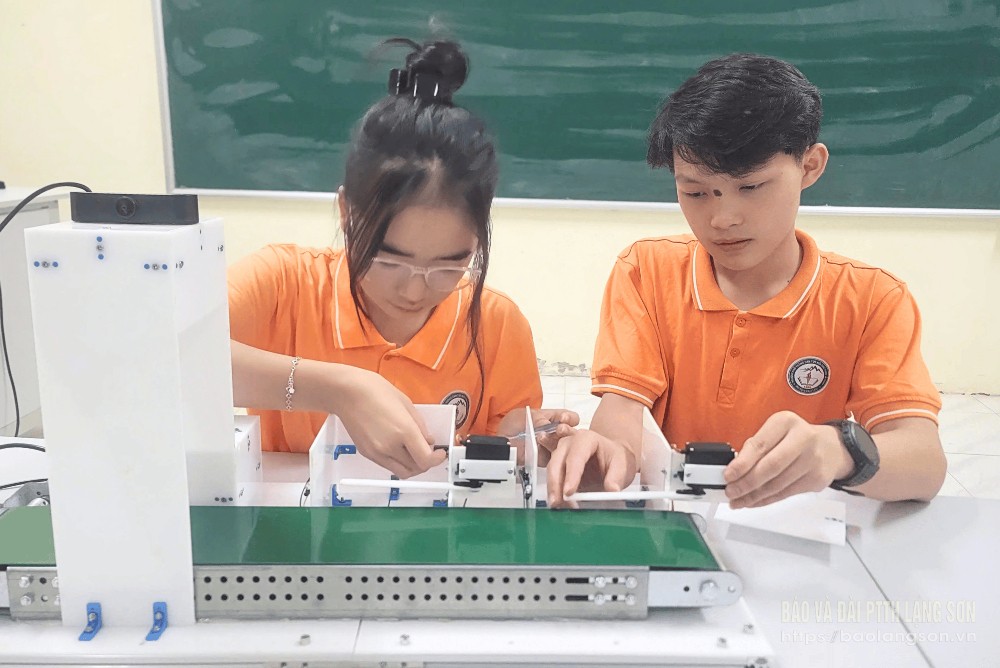 Công nghệ AI phân loại quả na tự động - Giải pháp nâng tầm na Xứ Lạng - Báo và Đài Phát thanh Truyền hình Lạng Sơn 2 Nhóm học sinh Trường PTDT Nội trú THCS và THPT Cao Lộc nghiên cứu dự án