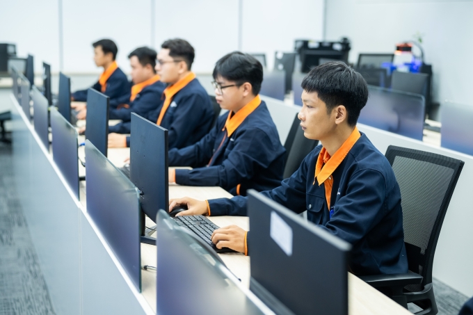 FPT vận hành trung tâm dữ liệu phục vụ chuyển đổi số 3 Đội ngũ kỹ sư vận hành DC. Ảnh: FPT
