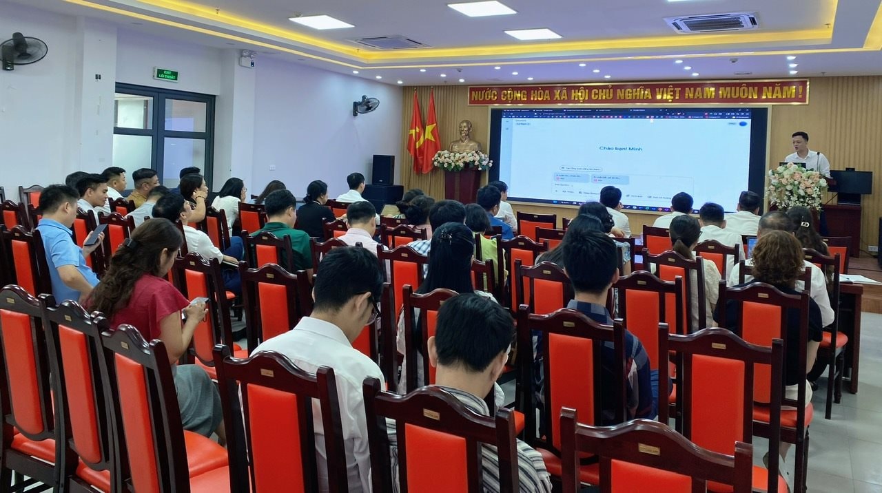 Phường Giảng Võ tiên phong ứng dụng AI, nâng cao chất lượng đội ngũ cán bộ 1 a653ca0c03468b18d257.jpg