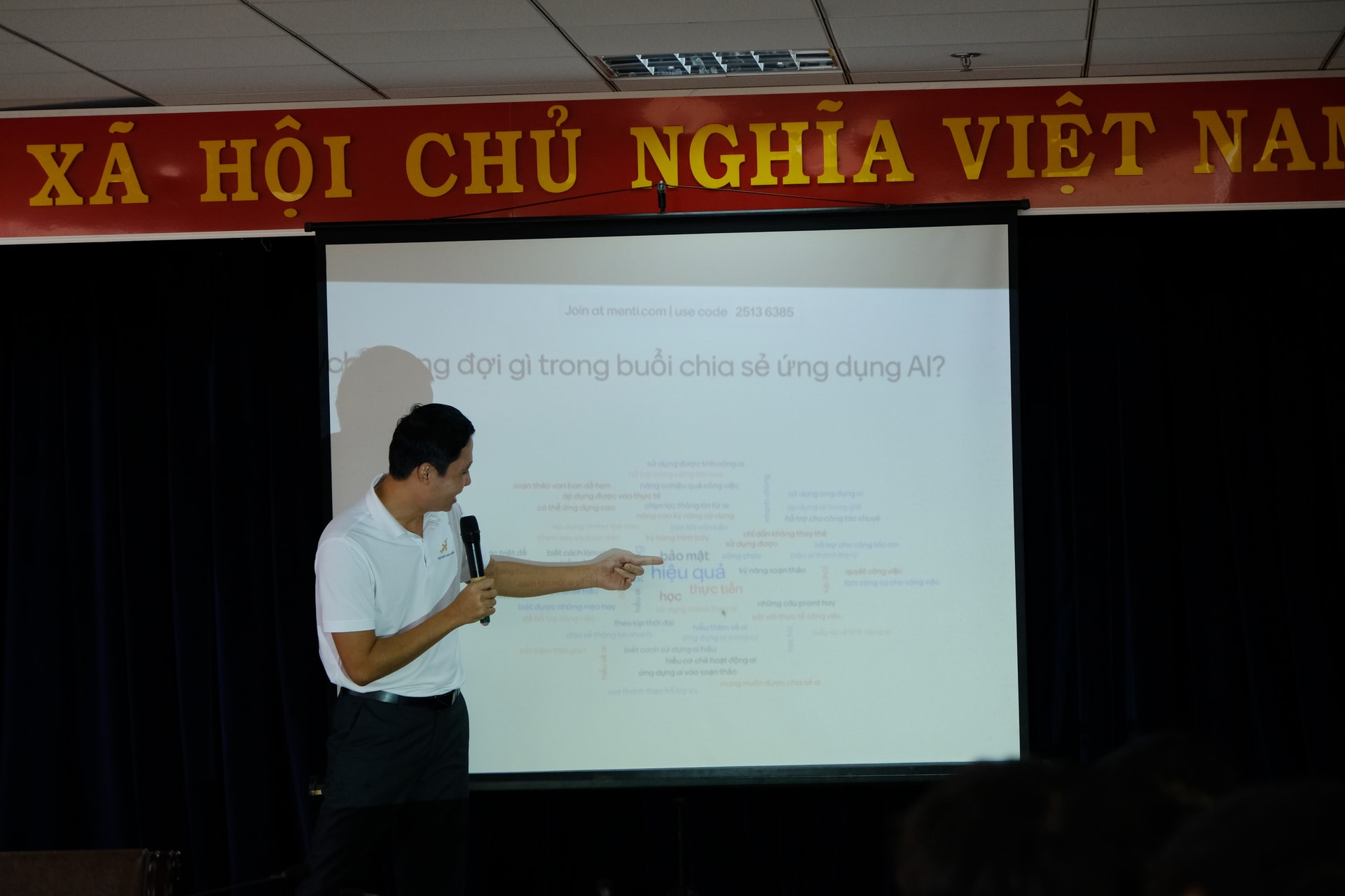 Sở Tư pháp Lâm Đồng tập huấn sử dụng AI cho cán bộ, công chức 2 ai5.jpg