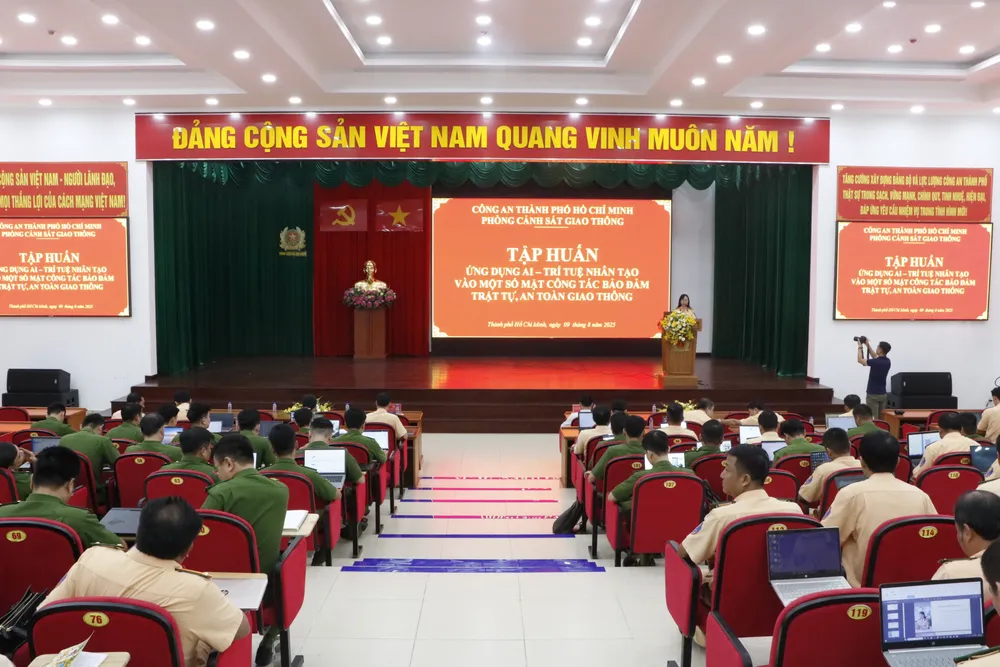 Phòng CSGT, Công an TP.HCM tập huấn ứng dụng AI vào bảo đảm trật tự an toàn giao thông. Ảnh: LÊ ÁNH an toàn giao thông (5).JPG