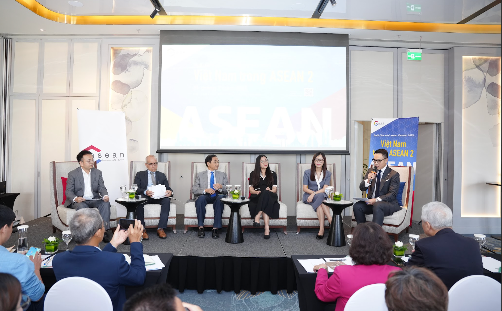 ASEAN – bàn đạp giúp Việt Nam chuyển đổi số 3 Ảnh màn hình 2025-08-01 lúc 00.37.19