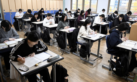 Hàn Quốc thông qua luật cấm sử dụng điện thoại di động trong lớp học 1 anh man hinh 2025 08 28 luc 124449 1360 816 705