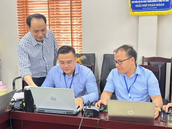 Các học viên được hướng dẫn kỹ năng ứng dụng AI. Ảnh: Quỹ Bảo vệ và Phát triển rừng tỉnh Điện Biên. 
