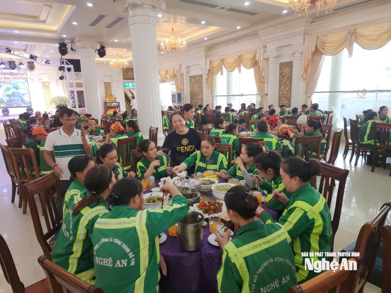 Nơi ấm áp nghĩa đồng bào, chỗ kiếm tiền khó hiểu 8 bna_ab3.jpg