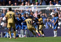 crystal palace hoa chelsea luat it nguoi biet khien ban thang dep cua eze bi huy 20250818065653