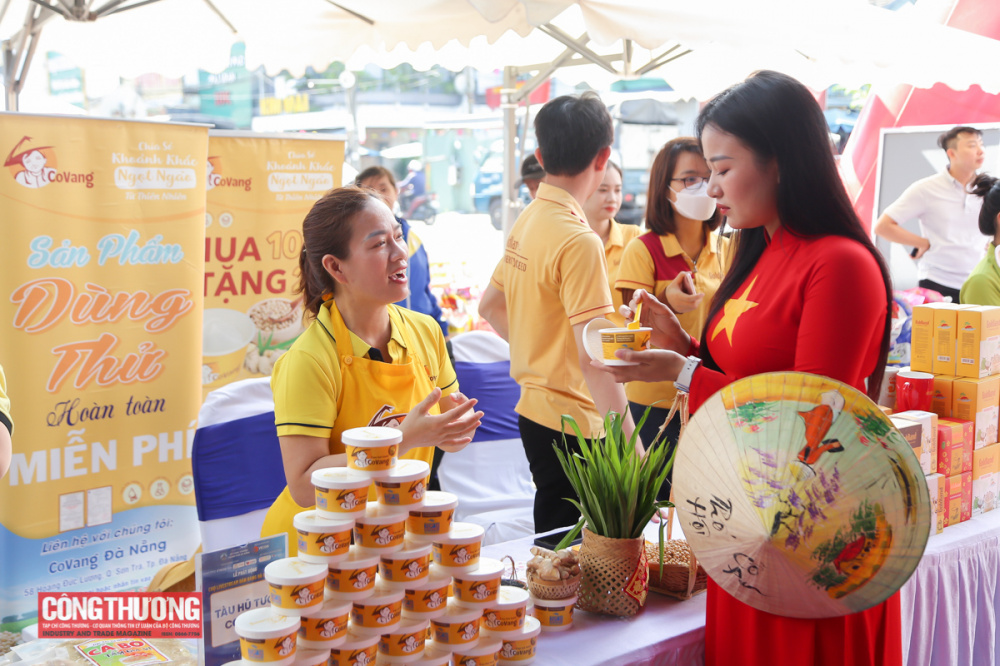 đẩy mạnh phát triển các mô hình chợ số; hỗ trợ doanh nghiệp tham gia thương mại điện tử đa kênh và xuyên biên giới