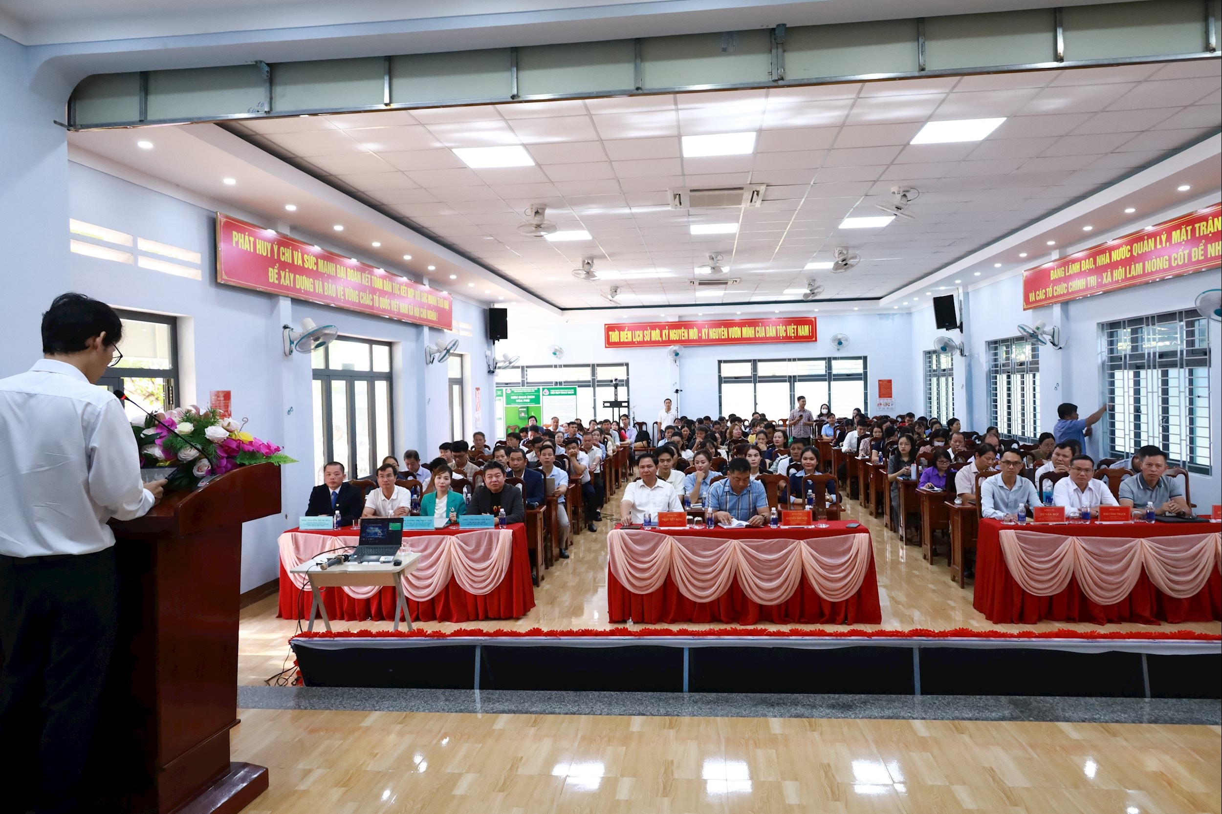 ĐẠI BIỂU THAM DỰ
