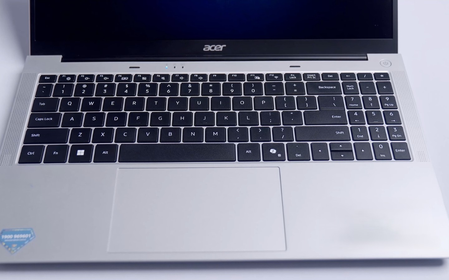 Bàn phím full-size của laptop Acer Aspire Lite 16 AI AL16-71P-5674 tích hợp cụm phím số