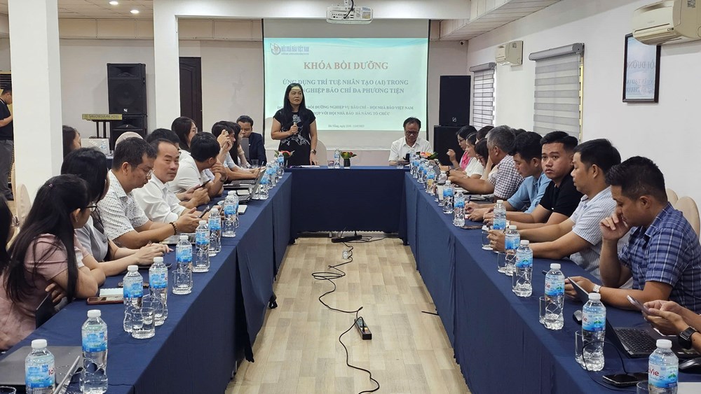 Tập huấn ứng dụng AI trong tác nghiệp báo chí đa phương tiện 1 Tập huấn ứng dụng AI trong tác nghiệp báo chí đa phương tiện - ảnh 1