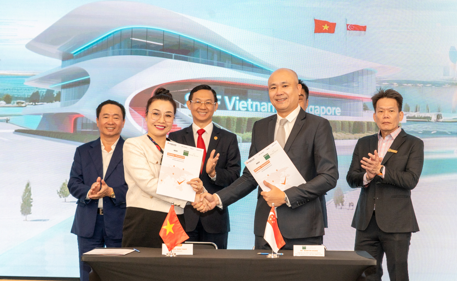 Trong khuôn khổ sự kiện, Công ty CP Công nghệ Arobid đã ký kết biên bản ghi nhớ (MOU) với High West nhằm triển khai gói tài chính hỗ trợ doanh nghiệp Việt Nam xuất khẩu thông minh vào thị trường Hoa Kỳ. 