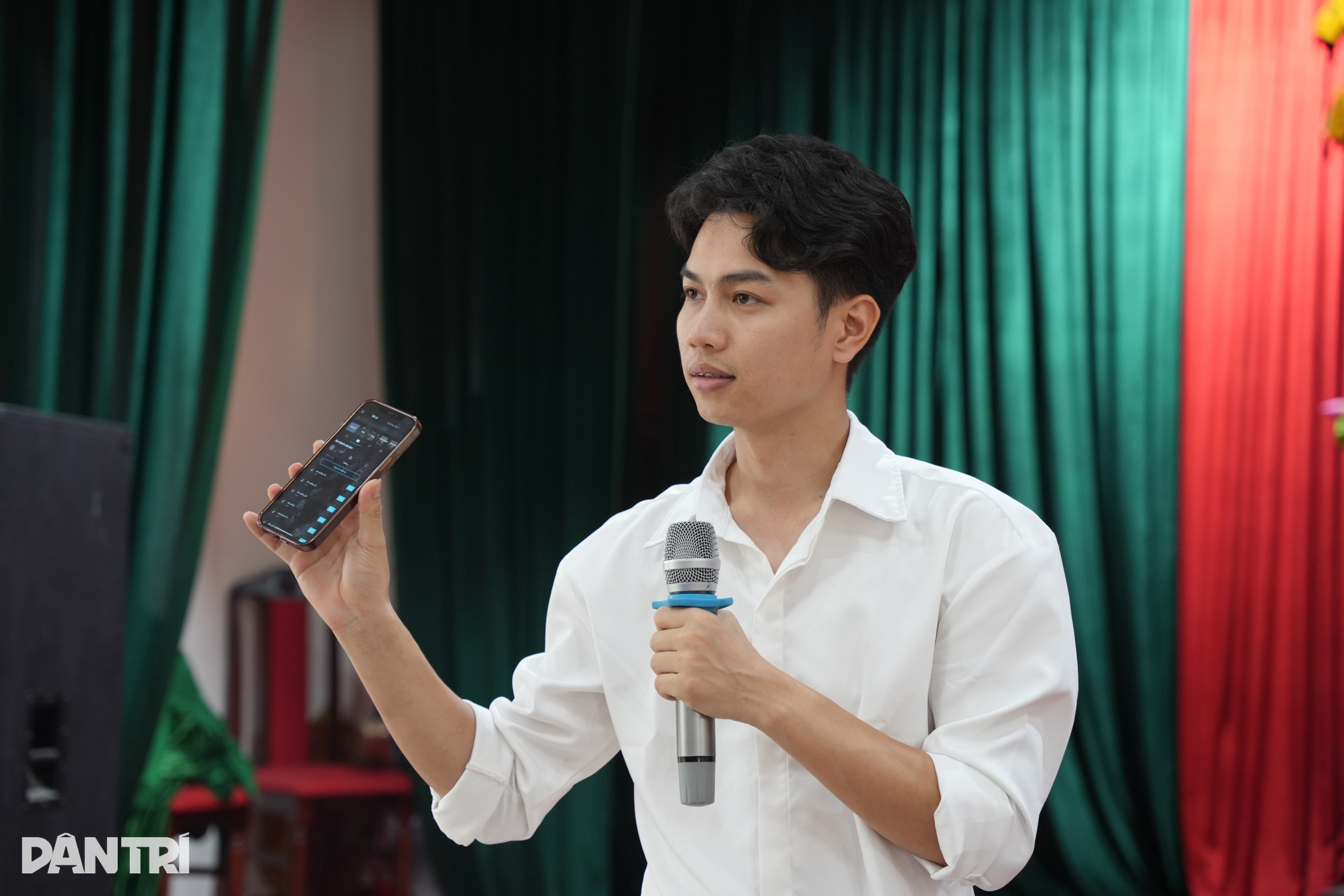Về nơi cả làng học livestream, nghệ nhân U70 dùng AI quảng cáo - 5 Về nơi cả làng học livestream, nghệ nhân U70 dùng AI quảng cáo - 5