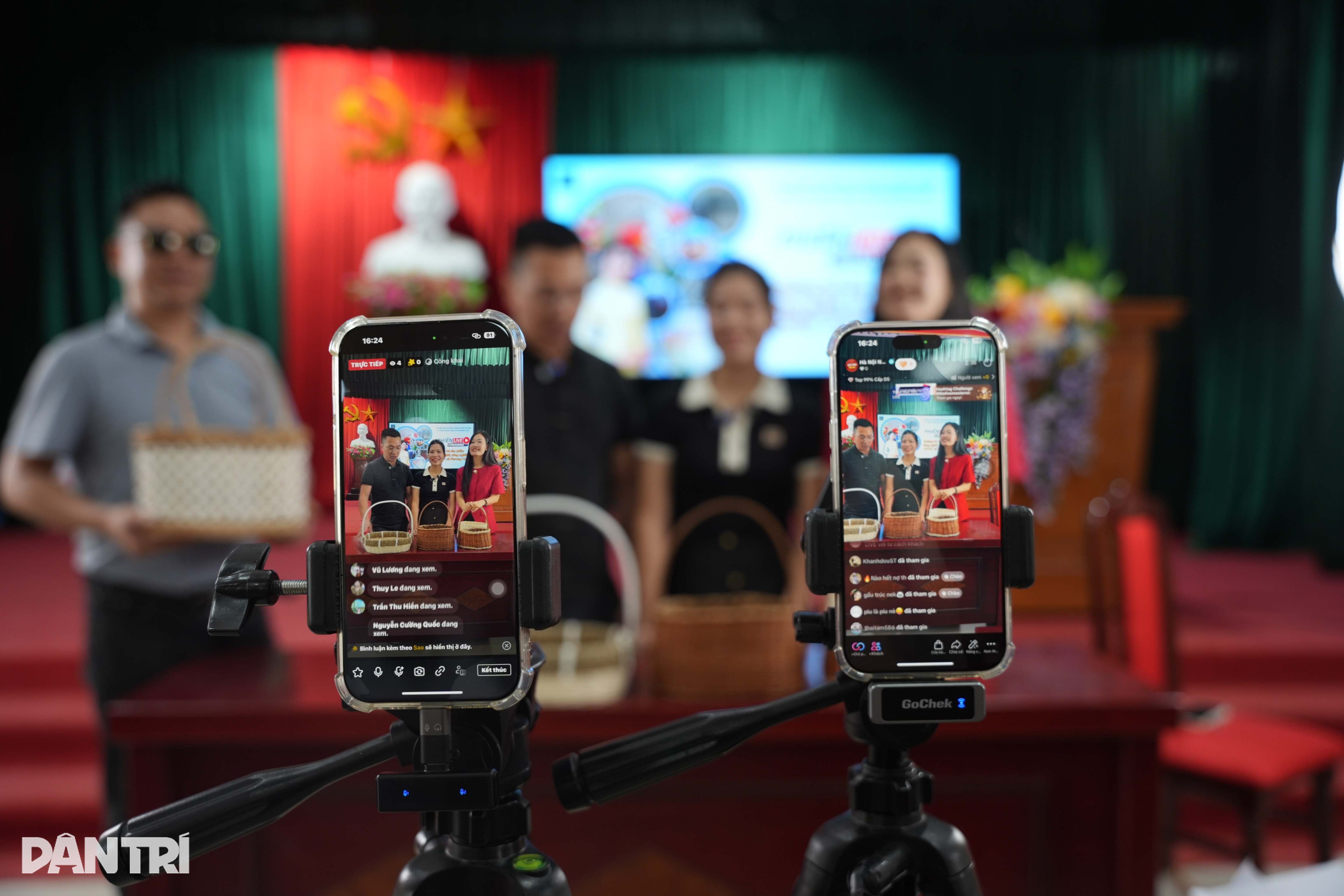 Về nơi cả làng học livestream, nghệ nhân U70 dùng AI quảng cáo - 7 Về nơi cả làng học livestream, nghệ nhân U70 dùng AI quảng cáo - 7