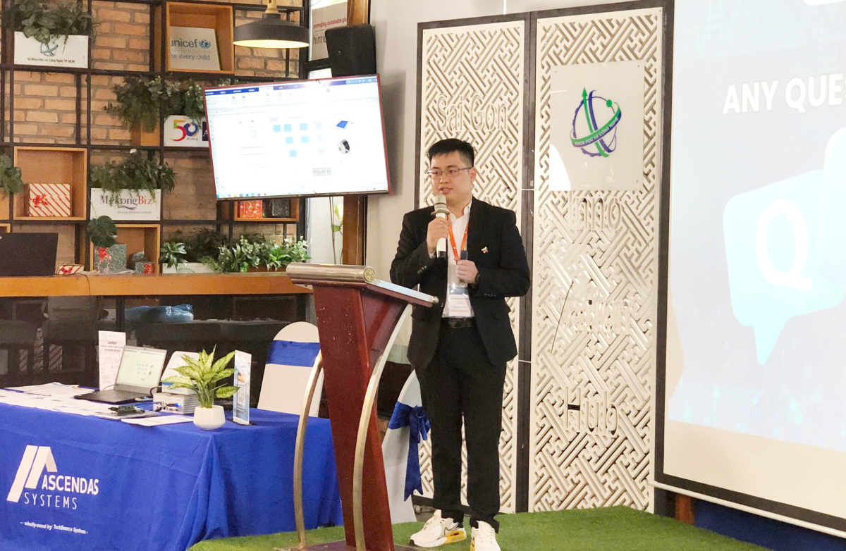 Ông Dương Quang Huy, kỹ sư ứng dụng của Ascendas Systems chia sẻ ưu điểm của AI trong lĩnh vực sản xuất. Ảnh: TL