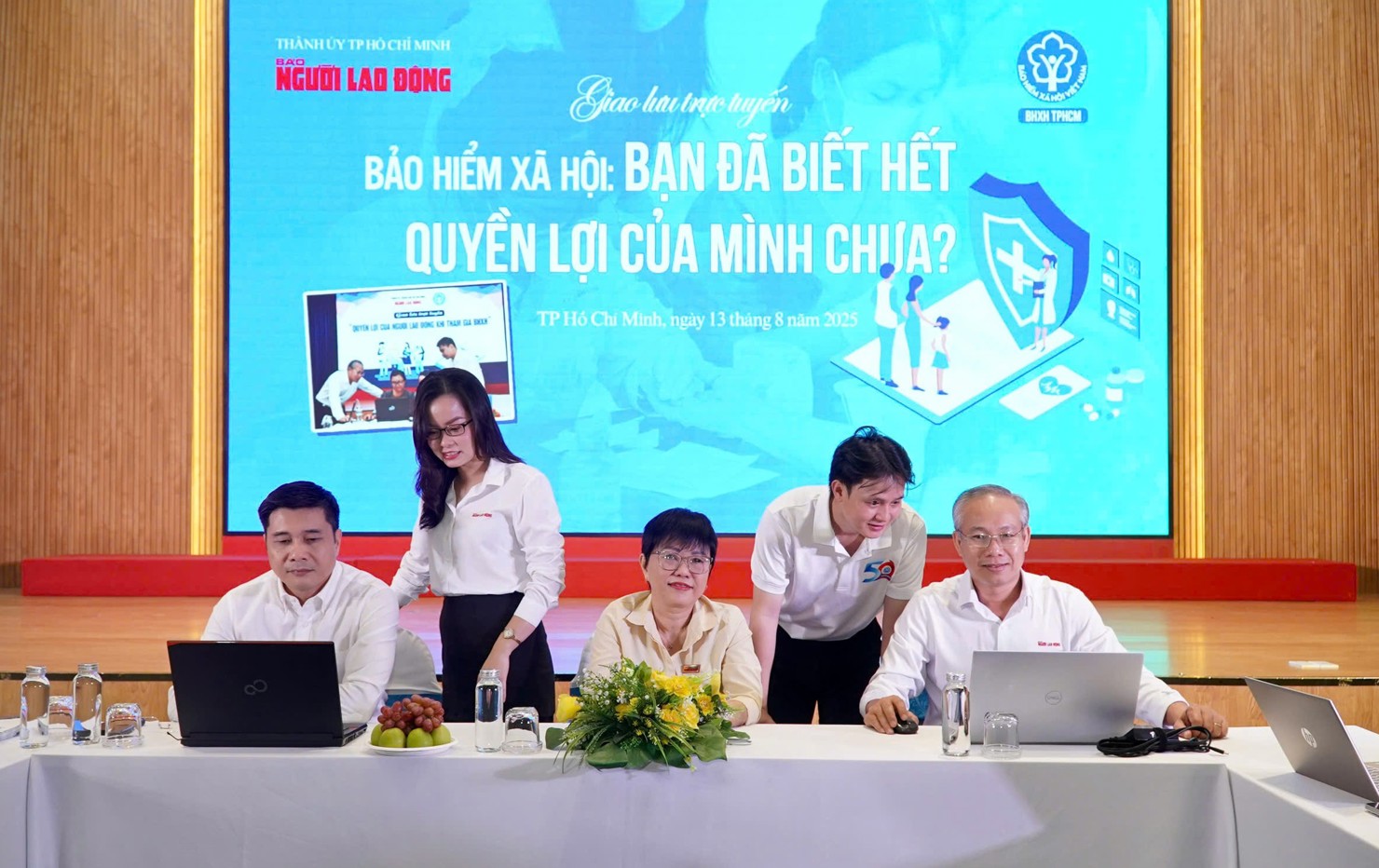 Tiền phụ cấp xăng xe, điện thoại, nhà trọ không phải đóng bảo hiểm xã hội 1 Phó Giám đốc BHXH TP. Hồ Chí Minh Trần Dũng Hà giải đáp nhiều quy định mới về tham gia BHXH. Ảnh: TT