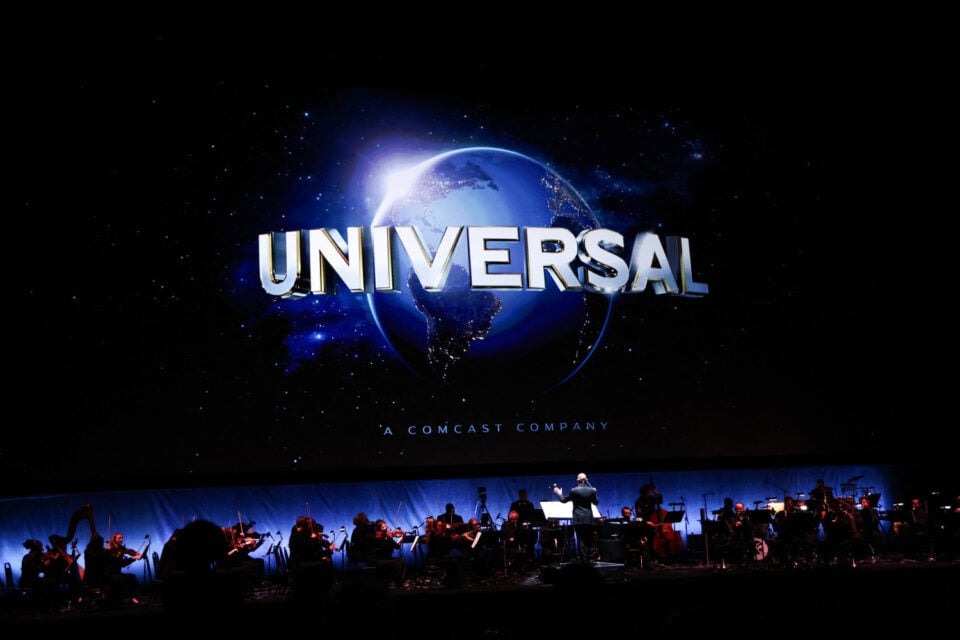 Universal gửi Universal gửi