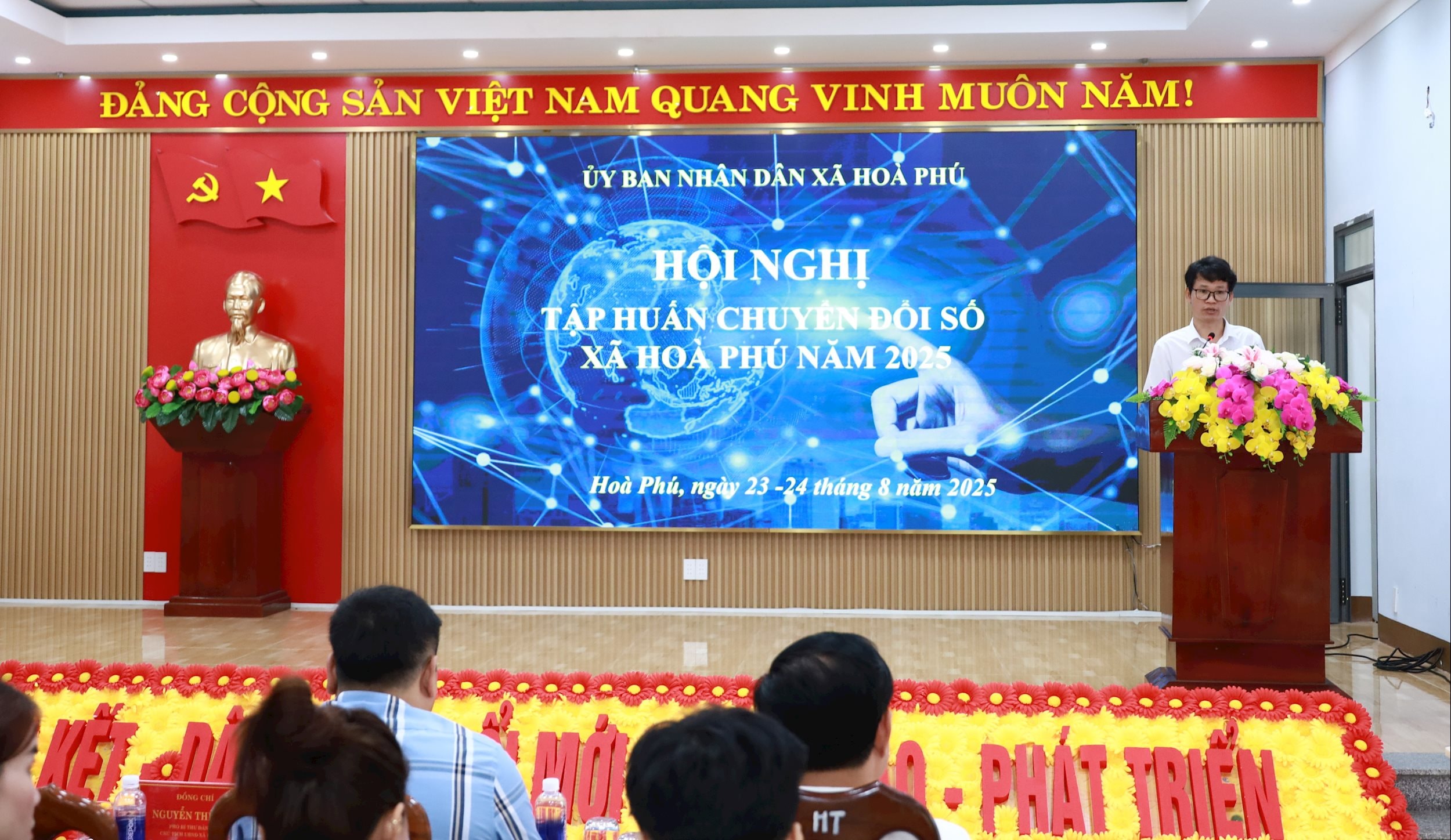 HÌNH PHÁT BIỂU KHAI MẠC