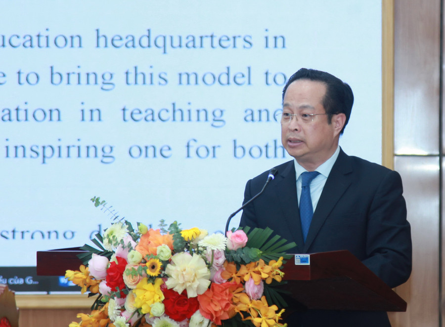Giám đốc Sở GD&ĐT Hà Nội Trần Thế Cương phát biểu tại hội nghị. img-0086.jpg