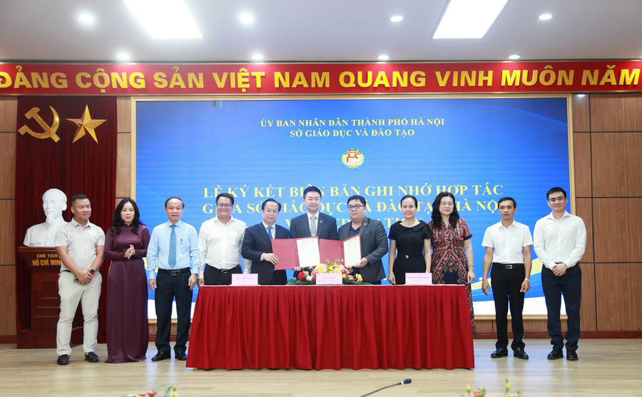Các đại biểu thực hiện nghi lễ ký kết. img-0217.jpg