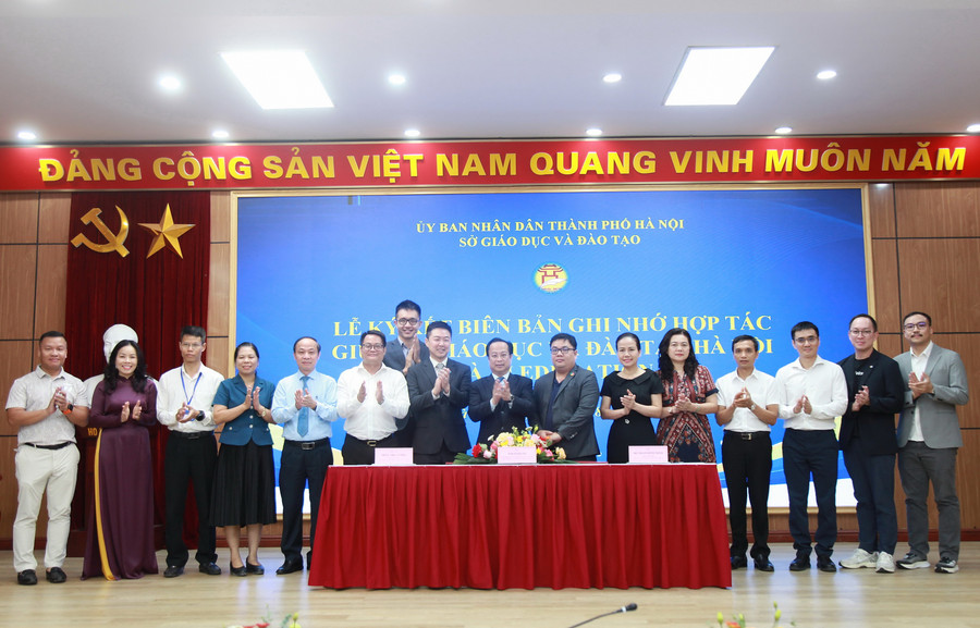 Các đại biểu chụp ảnh lưu niệm. img-0233.jpg