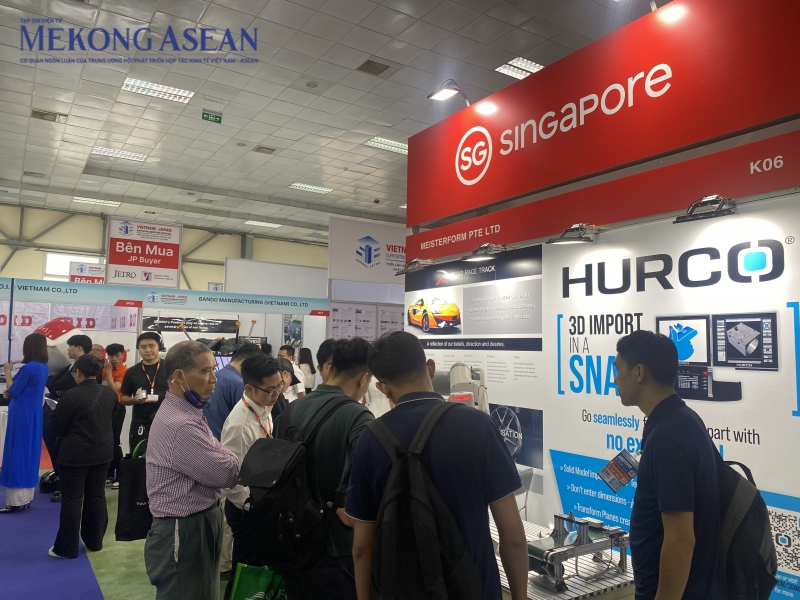 Nhiều công ty giới thiệu Robot, AI tại triển lãm công nghiệp toàn quốc