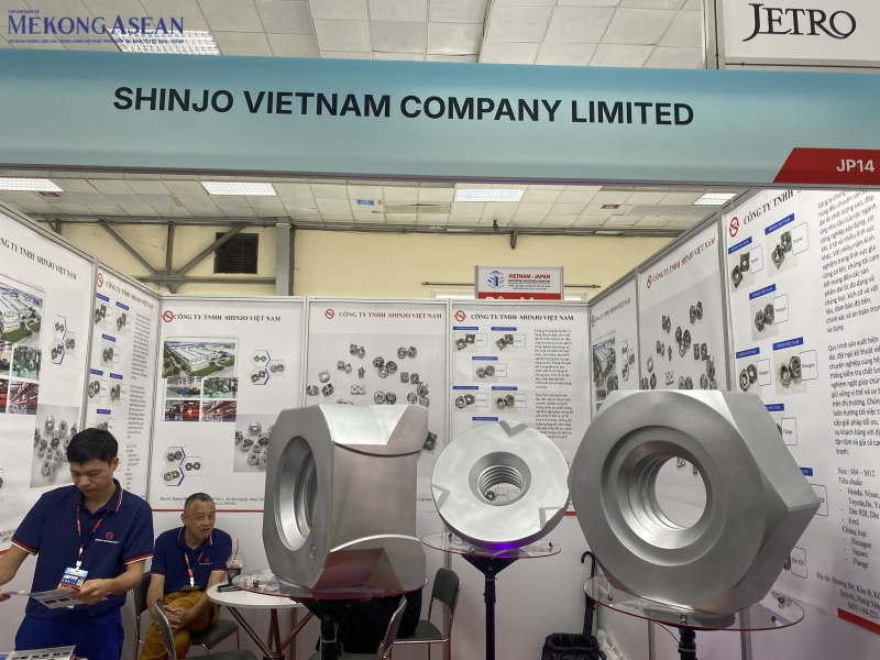 Nhiều công ty giới thiệu Robot, AI tại triển lãm công nghiệp toàn quốc