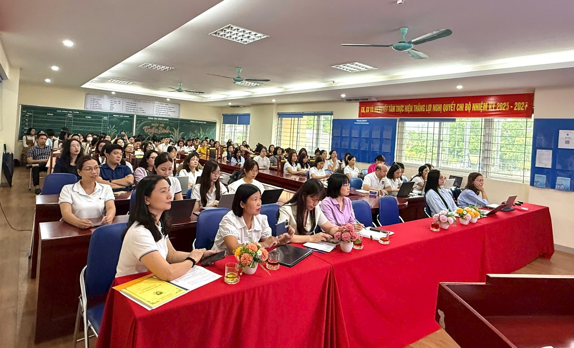 Ứng dụng AI mô hình mới từ phường Bồ Đề trong quản lý và giảng dạy 1 img_1756189301036_1756189408510.jpg