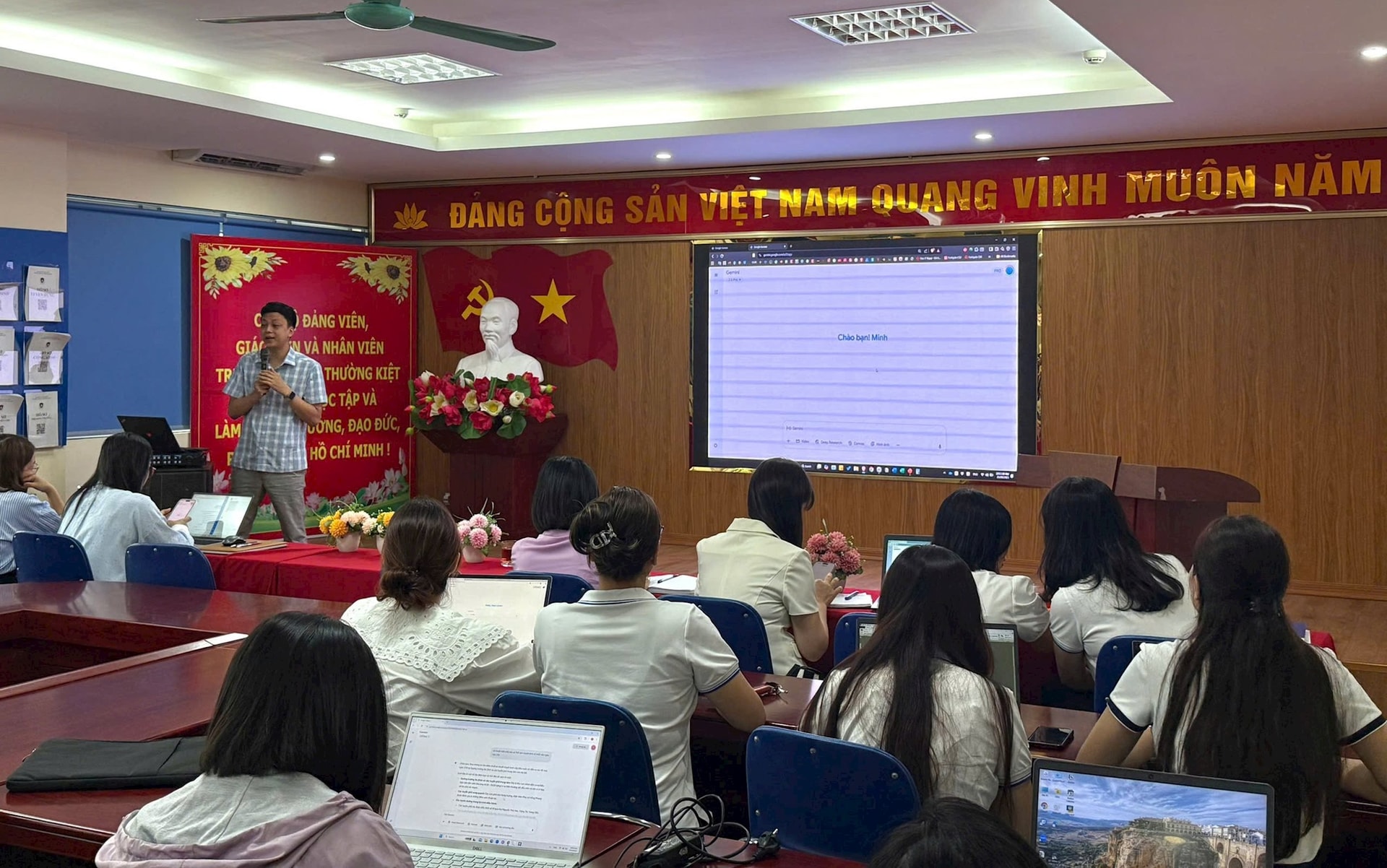 Ứng dụng AI mô hình mới từ phường Bồ Đề trong quản lý và giảng dạy 2 img_1756189327688_1756189414035.jpg
