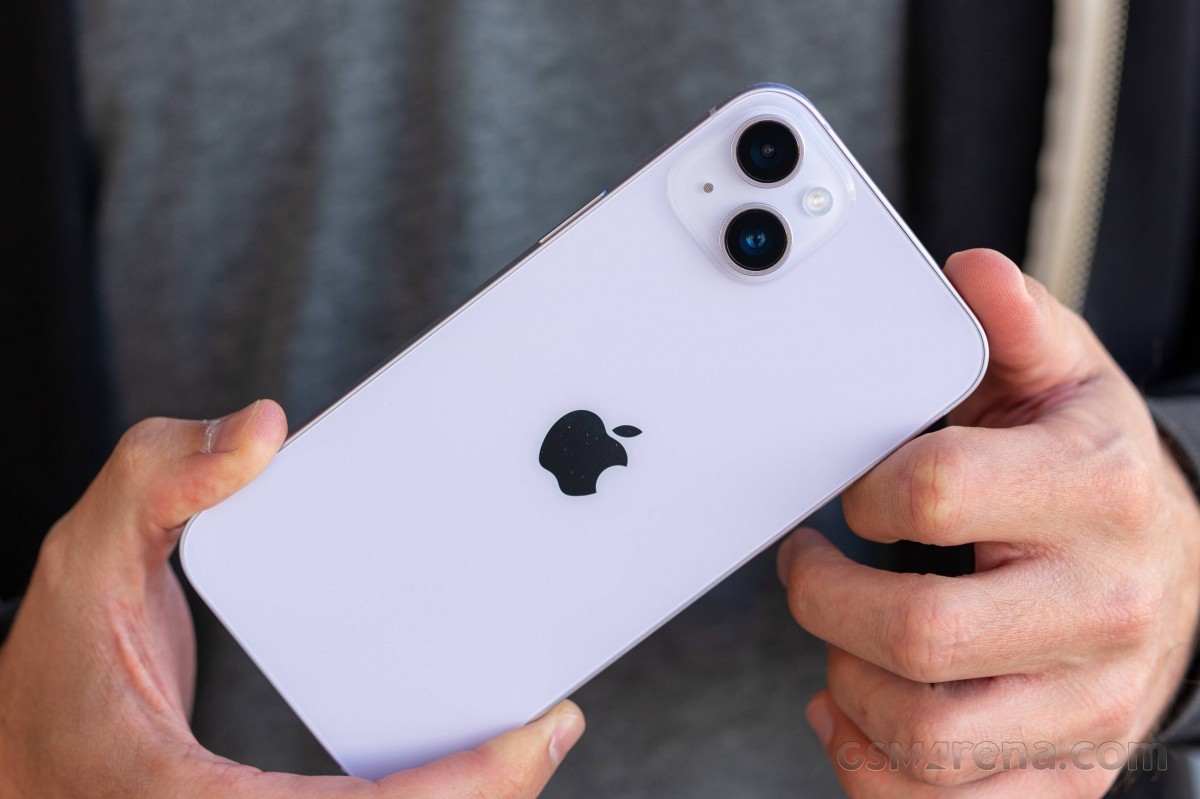 Chiếc iPhone màn lớn ngang tầm iPhone 16 Pro Max, nhưng rẻ hơn tới 14 triệu, dùng cực ngon vài năm 10 iphone-14-plus-c4-5-1682398920.jpg