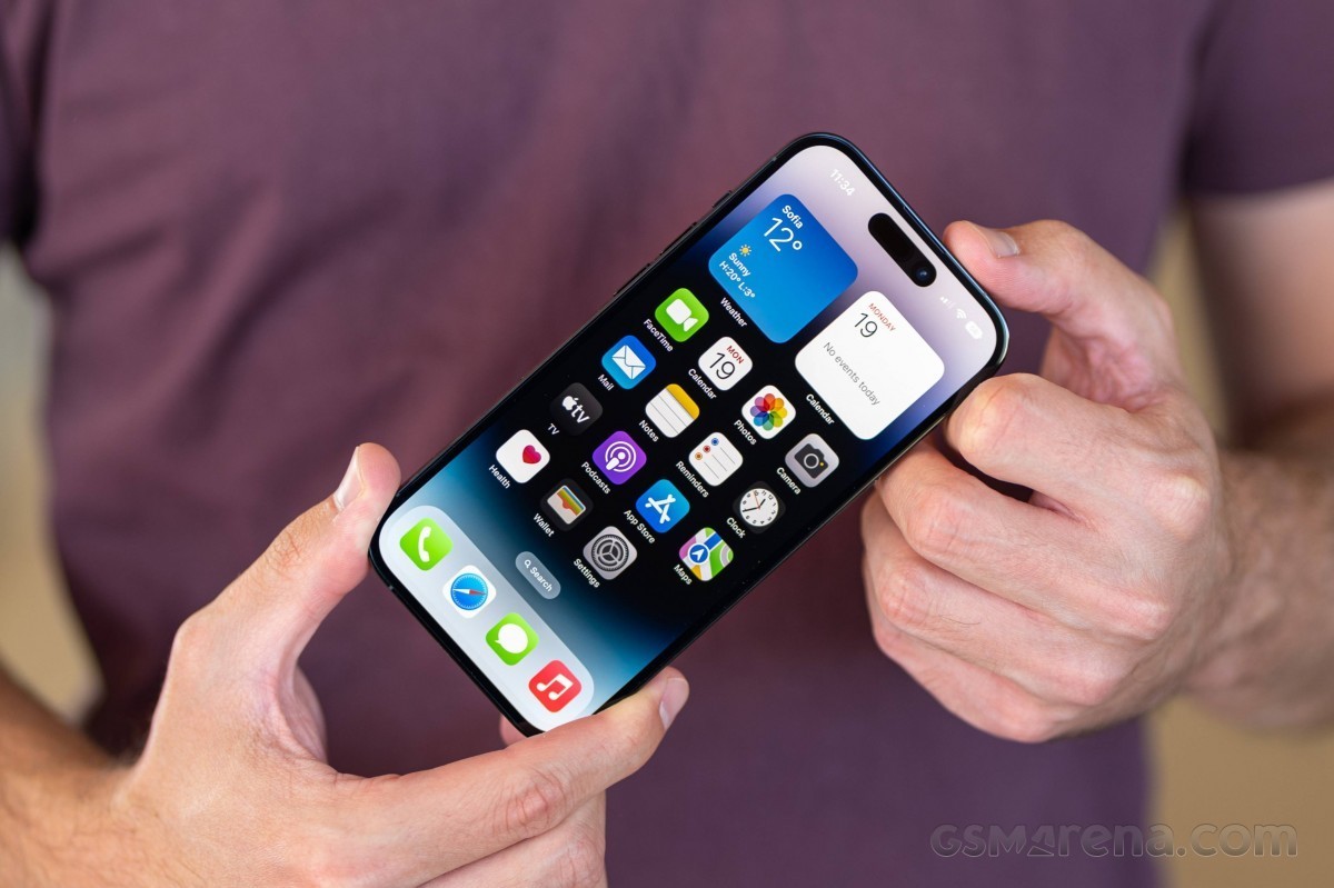 Đây là iPhone giá chỉ 18 triệu màn OLED Dynamic Island 120Hz xịn như iPhone 16 Pro, iPhone 17 Pro 3 iphone-14-pro-2-1696827163.jpg