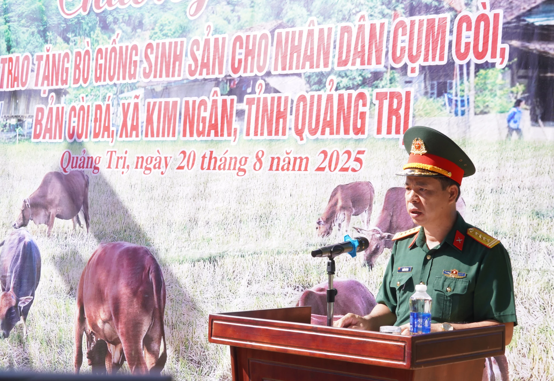 Bí thư Đảng ủy, Phó Tư lệnh Binh đoàn 15, đại tá Khuất Bá Cao phát biểu tại chương trình - Ảnh: N.H