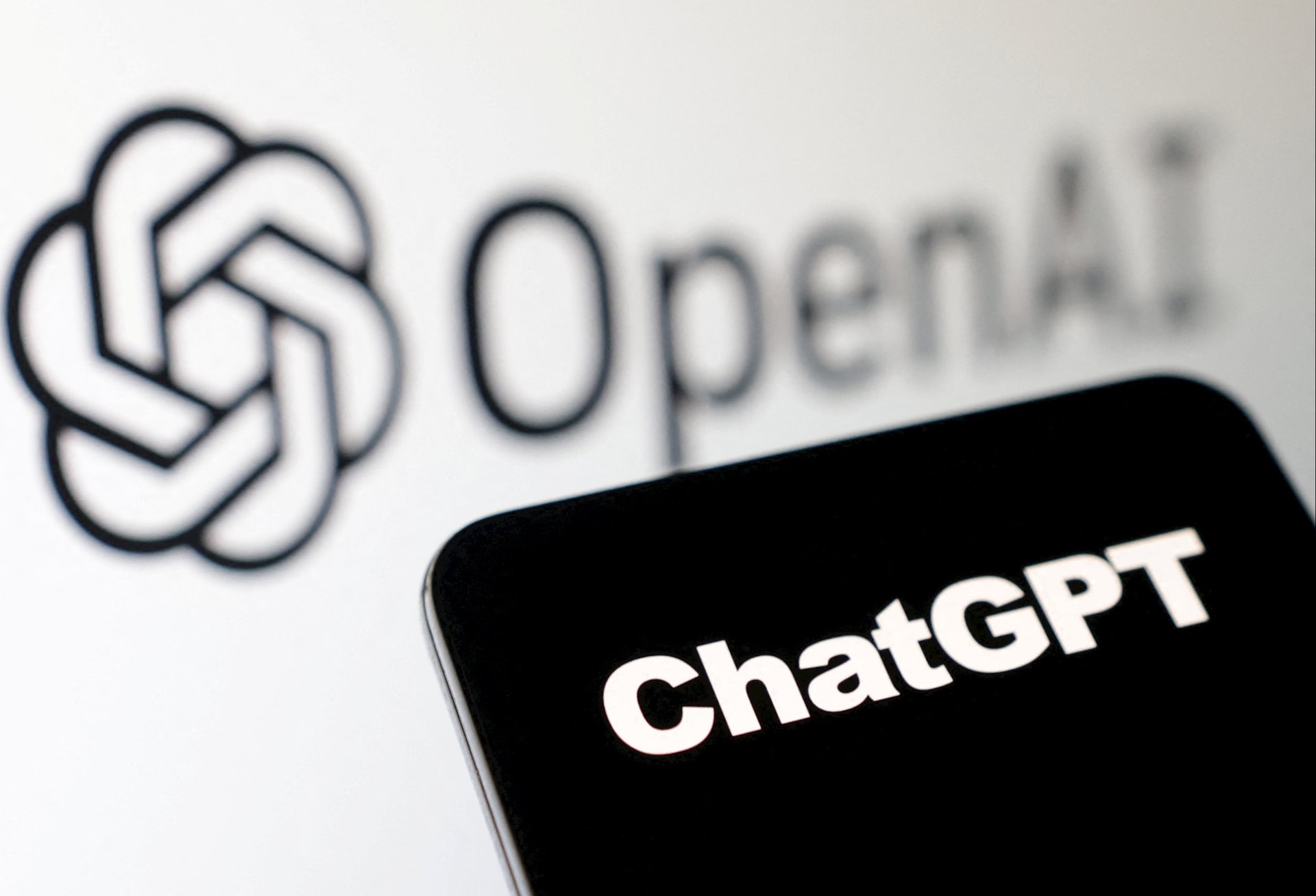OpenAI tạo ra doanh thu 1 tỉ USD trong tháng 7 nhờ nhu cầu mạnh mẽ với ChatGPT - Ảnh: Internet