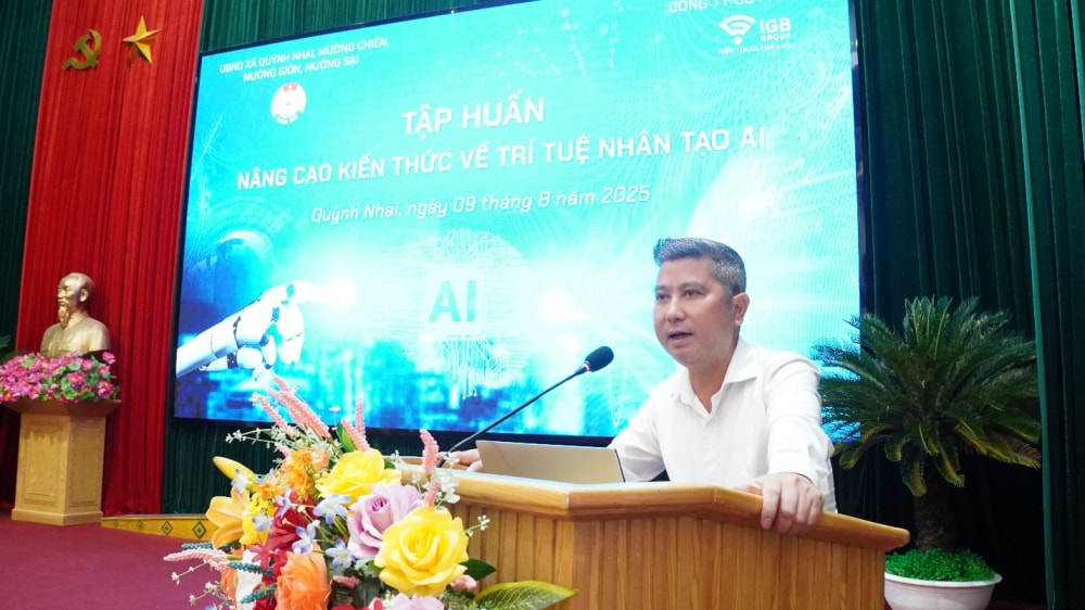 Gần 500 người tham gia tập huấn nâng cao kiến thức về trí tuệ nhân tạo AI 3 quynh-nhai2-1108.jpg