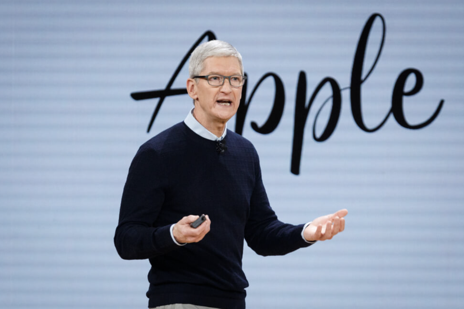 Apple đẩy mạnh đầu tư vào AI, củng cố vị thế trong kỷ nguyên công nghệ mới- Ảnh 1.
