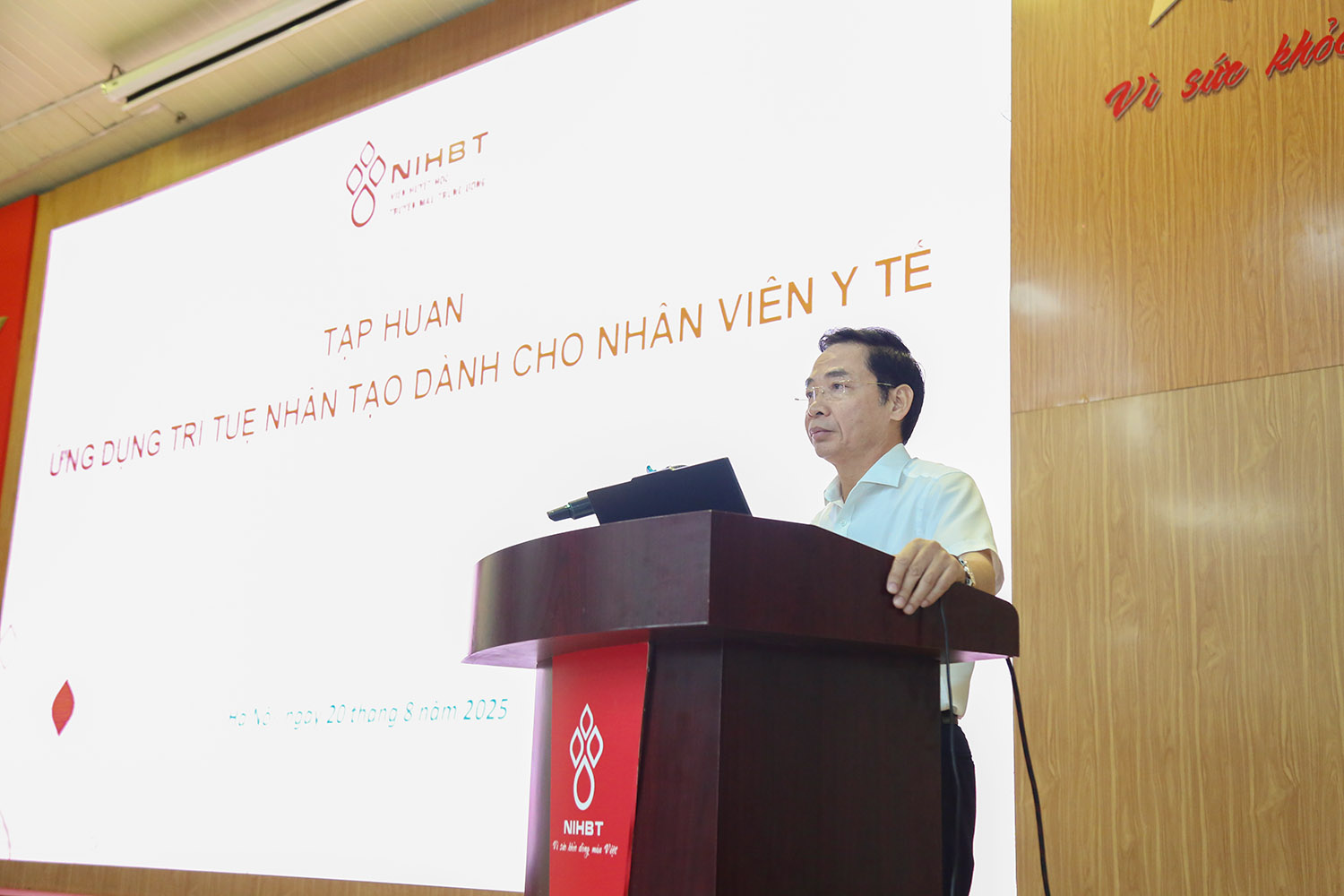 tap huan AI 1