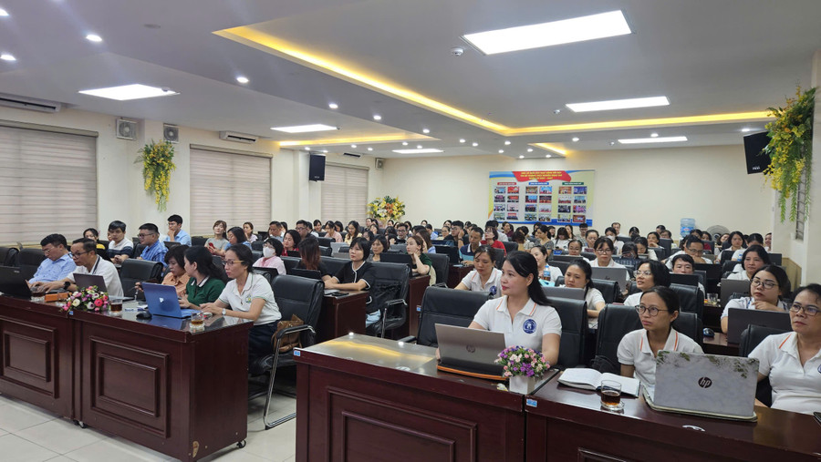 Giáo viên làm chủ công nghệ AI, 'đột phá' trong phương pháp giảng dạy 1 Đại biểu dự chương trình.