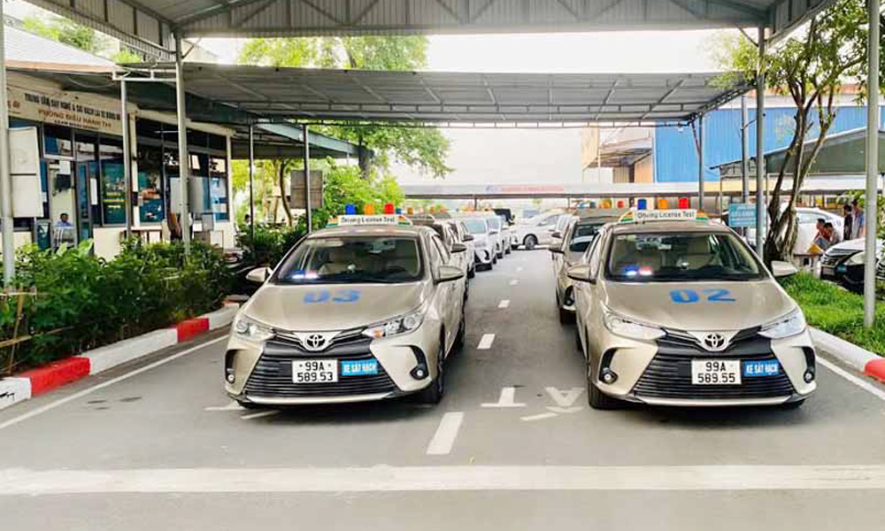 Hệ thống xe ô tô sát hạch của Trung tâm Dạy nghề và Sát hạch lái xe Đông Đô.
