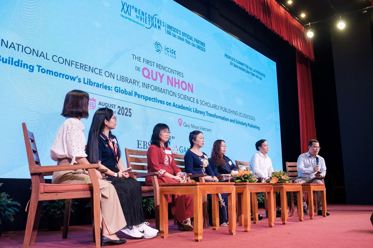 Trường ĐHKHXH&VN cung cấp khoá tập huấn về AI cho cán bộ thư viện tại Hội nghị quốc tế ICLISSP2025 6 tt tv 6