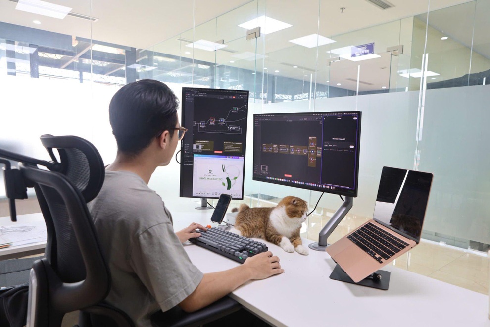 Sếp buông lỏng, nhân viên thản nhiên cấp dữ liệu mật cho AI - 1