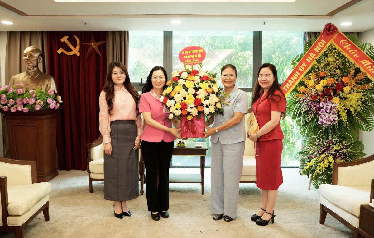 Ứng dụng iHanoi có thêm tính năng Trợ lý ảo và Tổng đài viên AI Công an Hà Nội 4 Lãnh đạo Ủy ban MTTQ Việt Nam Thành phố chúc mừng Ban Tuyên giáo và Dân vận Thành ủy