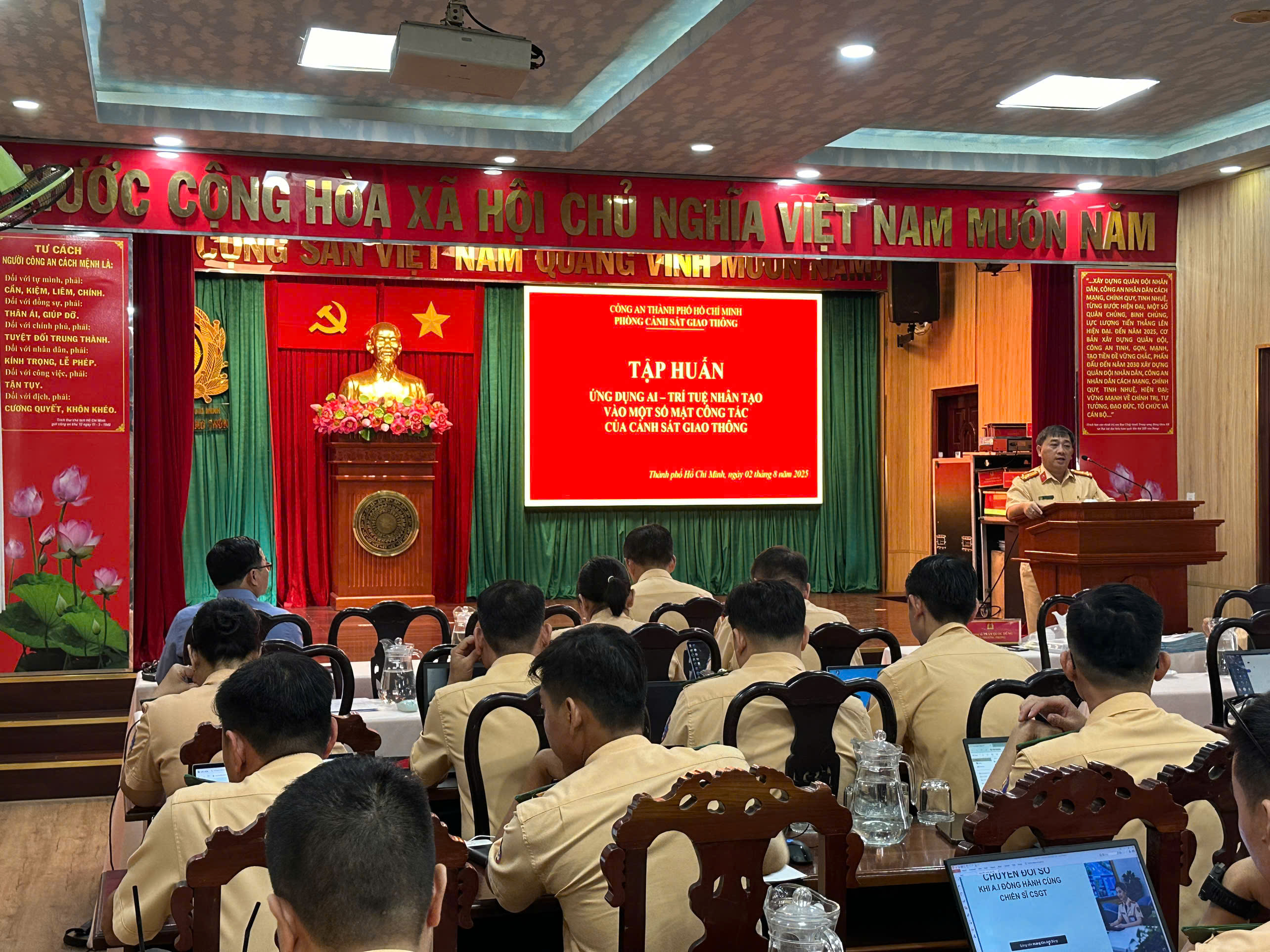 Cảnh sát giao thông Công an TPHCM ứng dụng trí tuệ nhân tạo AI vào công tác 1 z6871339377331 4a8c5edf90cfb1f6e6cafcb9ce5660a6 1