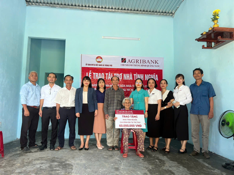 Agribank Thăng Bình Quảng Nam trao tặng nhà tình nghĩa cho hộ gia đình chính sách 1 Quang cảnh Lễ trao tặng.