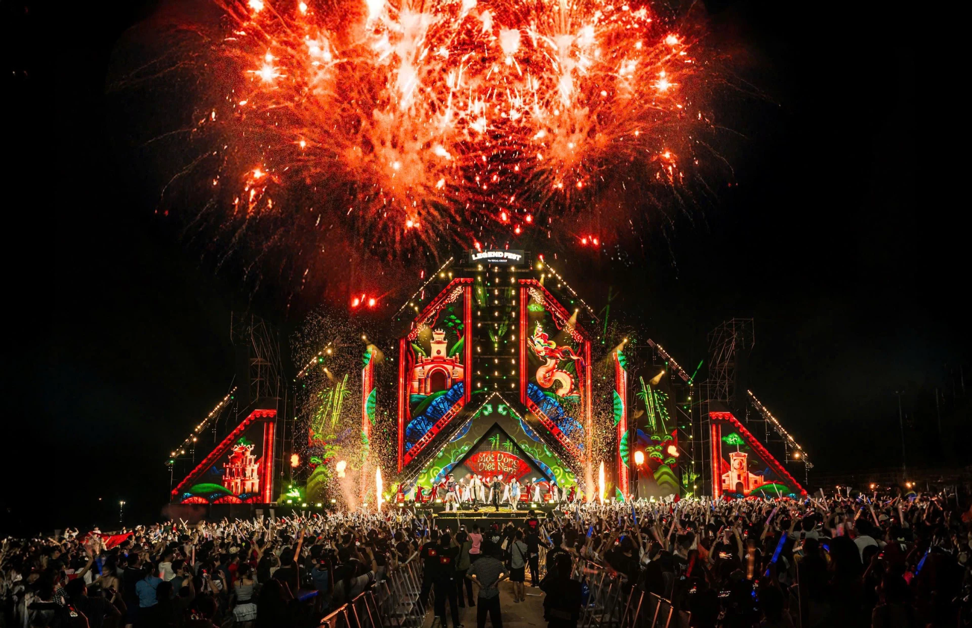 Legend Fest 2025 thu hút 10.000 khán giả, trong đó có 5.000 khách du lịch - Ảnh: Regal Group