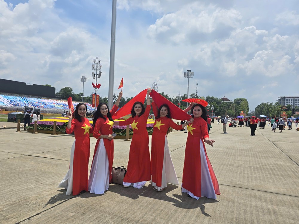 Quảng trường Ba Đình trang nghiêm mà rộn ràng khí thế trước giờ tổng duyệt diễu binh, diễu hành 2 Quảng trường Ba Đình trang nghiêm, rộn ràng khí thế trước giờ tổng duyệt diễu binh, diễu hành - ảnh 2