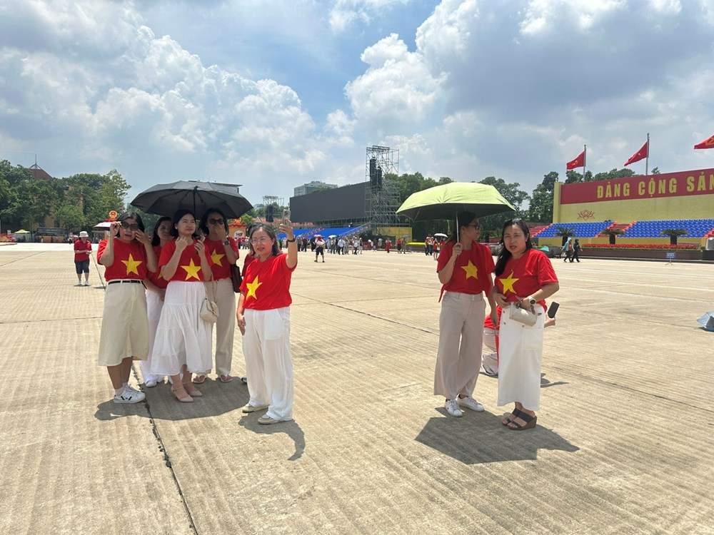 Quảng trường Ba Đình trang nghiêm mà rộn ràng khí thế trước giờ tổng duyệt diễu binh, diễu hành 11 Quảng trường Ba Đình trang nghiêm, rộn ràng khí thế trước giờ tổng duyệt diễu binh, diễu hành - ảnh 11