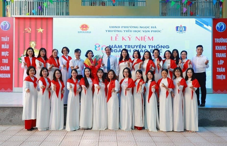 Trường THPT Việt Đức đẩy mạnh ứng dụng AI trong dạy và học 2 Thi đua dạy tốt, học tốt, gắn với xây dựng “Trường học hạnh phúc”