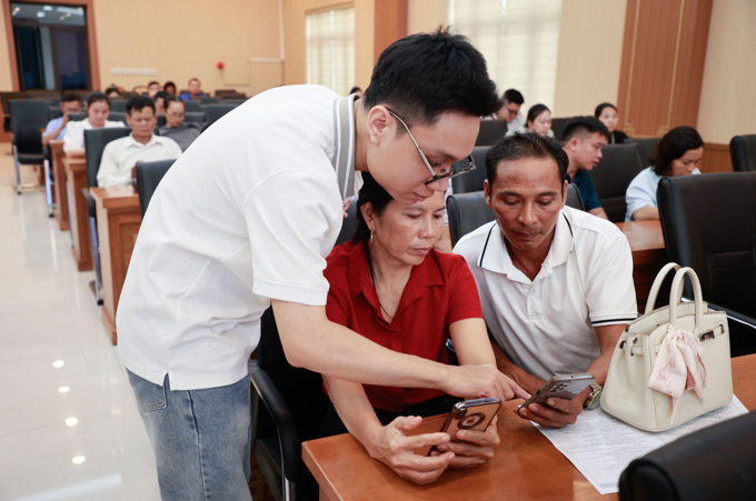 Hỗ trợ nông dân, HTX livestream, làm nội dung ngắn, thực hành với AI... để bán nông sản- Ảnh 3.