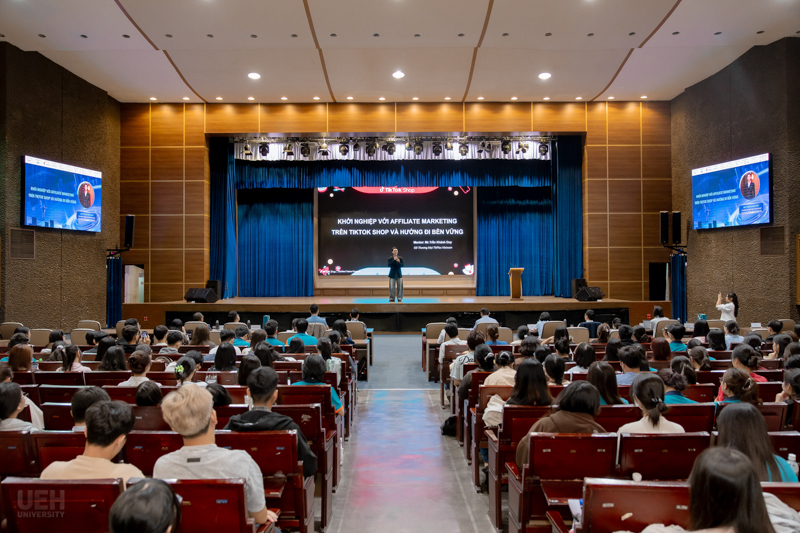 20250917074701 chuong trinh unitour 2025 tai ueh dan dat tam nhin dinh hinh ky nguyen (9)