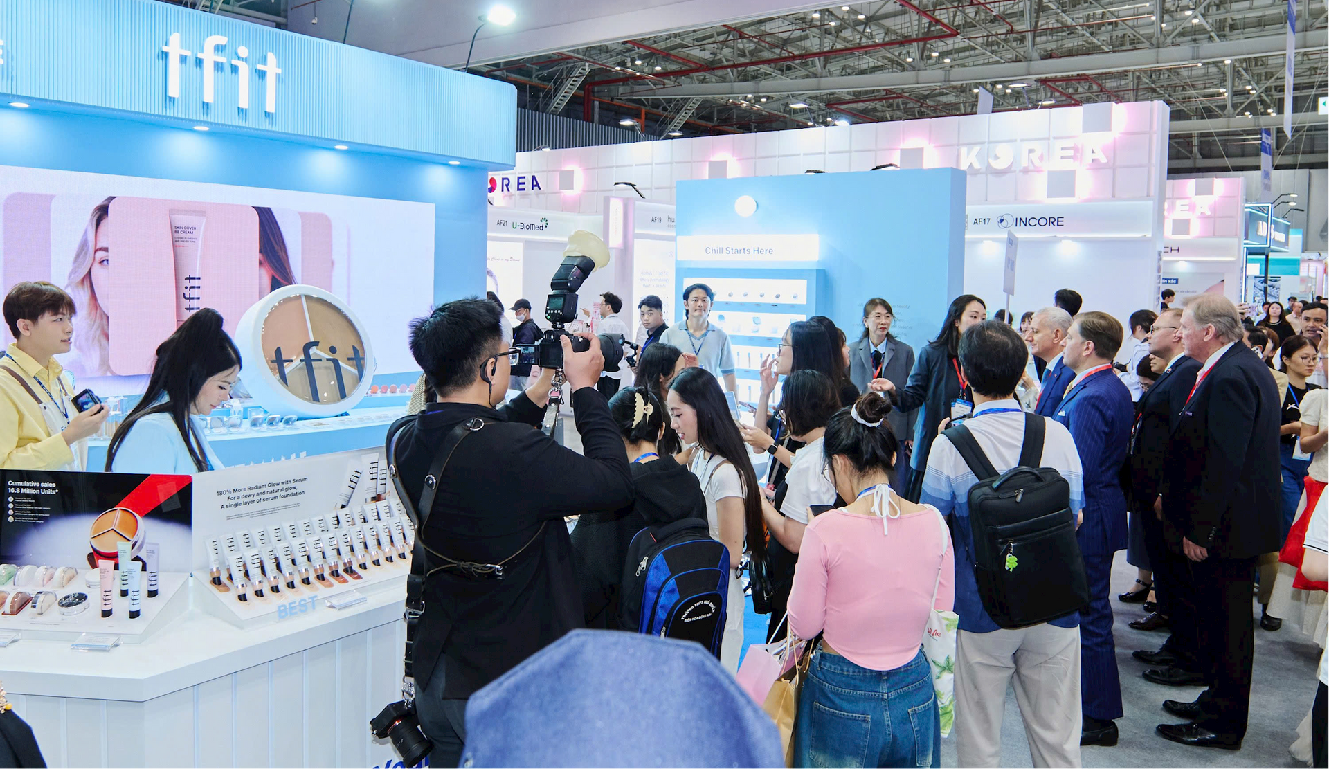 Ứng dụng AI, blockchain phát triển mỹ phẩm sạch, mở ra xu hướng làm đẹp thông minh 2 2886cba049-5df0-43d6-958a-98afc41aed21.png