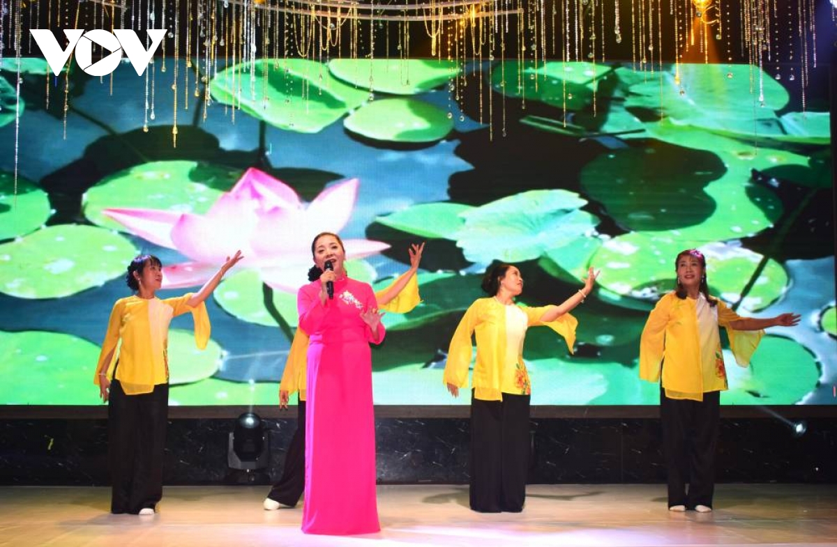 ky niem 20 nam thanh lap hoi dong huong quang binh tai cong hoa sec hinh anh 4